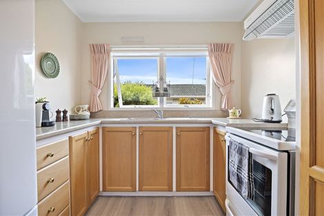 Photo of property in 8a Levaut Place, Half Moon Bay, Auckland, 2012