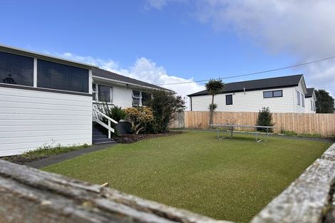 Photo of property in 2a Chapman Road, Te Atatu Peninsula, Auckland, 0610