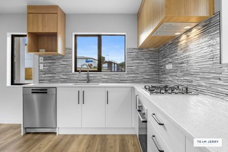 Photo of property in 40a Trentham Road, Papakura, 2110