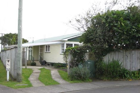 Photo of property in 11 Blenheim Place, Vogeltown, New Plymouth, 4310