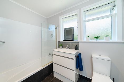 Photo of property in 5 Antrim Place, Hokowhitu, Palmerston North, 4410