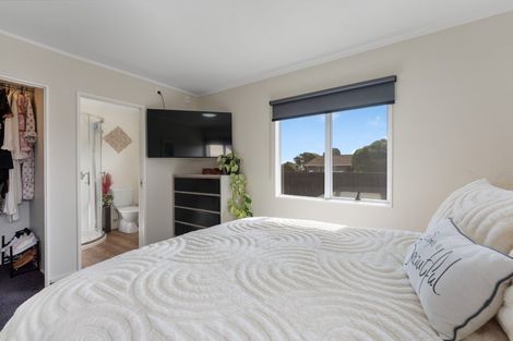 Photo of property in 21 Reeves Street, Waikanae Beach, Waikanae, 5036