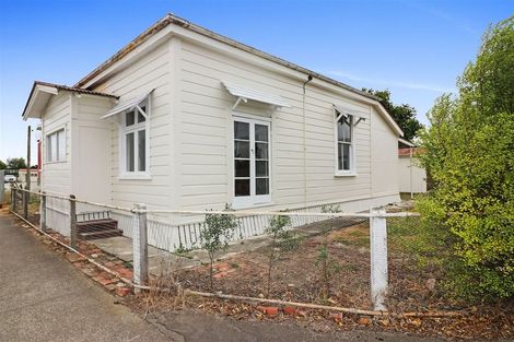 Photo of property in 1 Cadman Street, Dannevirke, 4930