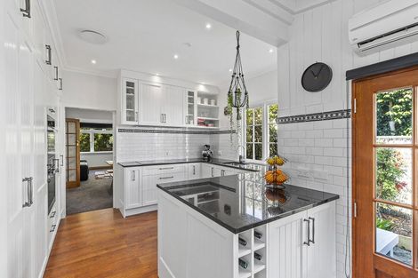 Photo of property in 38 Cashmere Avenue, Khandallah, Wellington, 6035