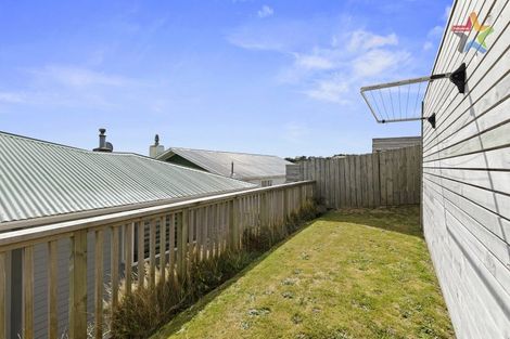 Photo of property in 5 Balmain Street, Newlands, Wellington, 6037