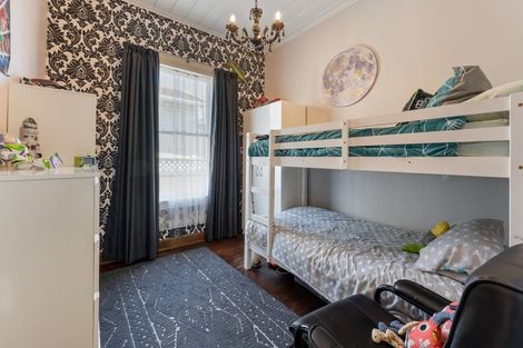 Photo of property in 228 Devon Street West, New Plymouth, 4310