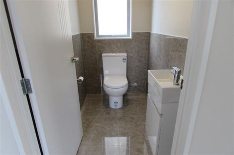 Photo of property in 38a Archers Road, Glenfield, Auckland, 0629