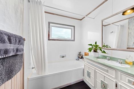 Photo of property in 11 Hector Place, Opunake, 4616