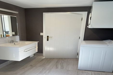 Photo of property in 57 Cedar Drive, Kelvin Heights, Queenstown, 9300