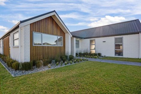 Photo of property in 1 Kaurinui Crescent, One Tree Point, 0118