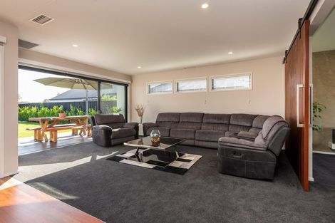 Photo of property in 41 Waterstock Way, Parklands, Christchurch, 8083