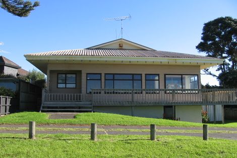 Photo of property in 7 Marine Parade, Orewa, 0931