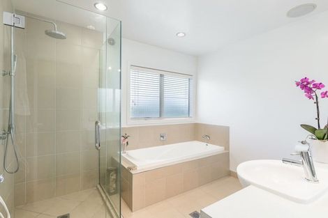 Photo of property in 117a Mokoia Road, Birkenhead, Auckland, 0626