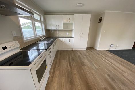 Photo of property in 3 Tiroroa Avenue, Te Atatu South, Auckland, 0610