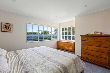 Photo of property in 33 Maygrove Drive, Orewa, 0931