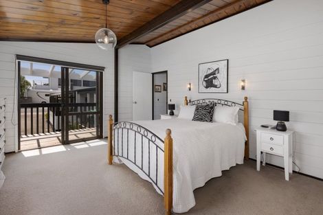 Photo of property in 32 Karewa Parade, Papamoa Beach, Papamoa, 3118