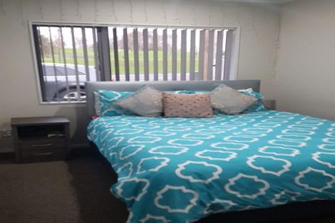 Photo of property in 143a Henderson Valley Road, Henderson, Auckland, 0612