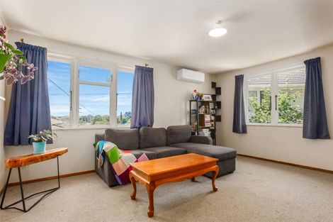 Photo of property in 9 Berkshire Grove, Cannons Creek, Porirua, 5024