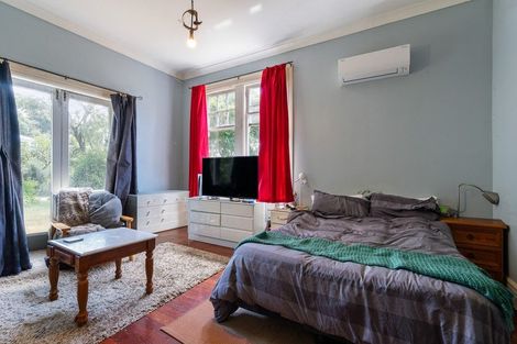 Photo of property in 25 Sutherland Crescent, Melrose, Wellington, 6023