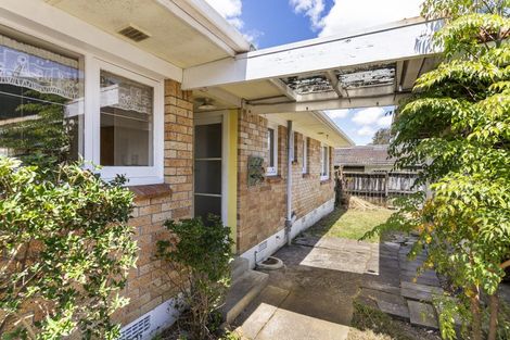 Photo of property in 1/15 Rotoiti Avenue, Pakuranga Heights, Auckland, 2010
