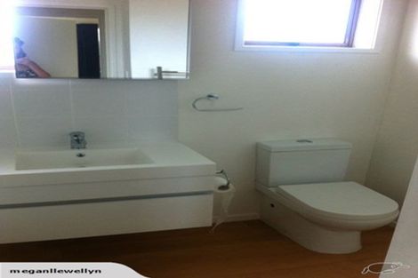 Photo of property in 2/230 Point Chevalier Road, Point Chevalier, Auckland, 1022