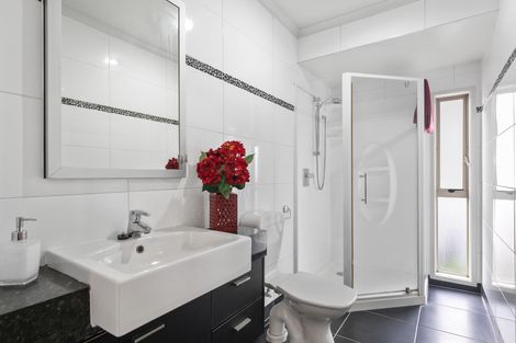 Photo of property in 8 Bezar Place, Flat Bush, Auckland, 2016