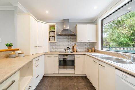 Photo of property in 5 Winchester Avenue, Pinehaven, Upper Hutt, 5019