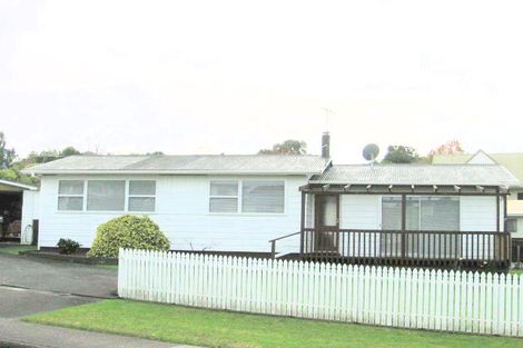 Photo of property in 1/3 Eagle Place, Red Beach, 0932