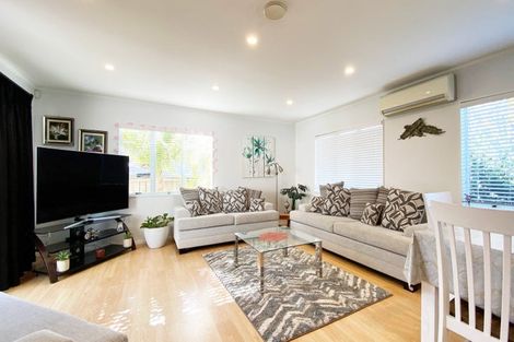 Photo of property in 60 De Quincey Terrace, Highland Park, Auckland, 2010