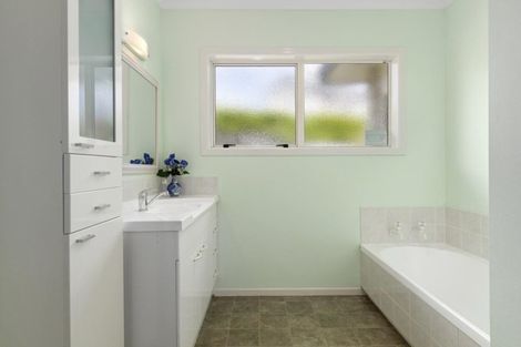 Photo of property in 10 Bayvista Close, Welcome Bay, Tauranga, 3112