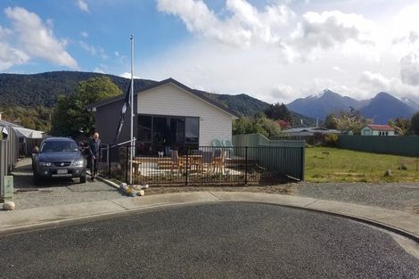 Photo of property in 25 Motu-au Close, Manapouri, 9679