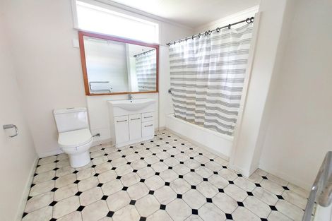 Photo of property in 5 Oxford Street, Fairfield, Hamilton, 3214