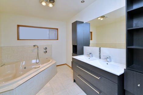 Photo of property in 14 Rubens Place, Burnside, Christchurch, 8053