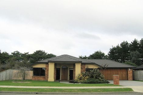 Photo of property in 21 Holcombe Drive, Paraparaumu, 5032