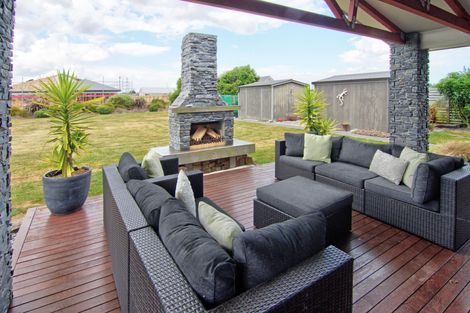 Photo of property in 6 Valkyrie Close, Carterton, 5713