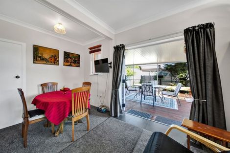 Photo of property in 35 Disraeli Street, Hawera, 4610