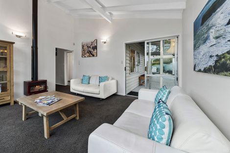 Photo of property in 19 Wirihana Road, Titirangi, Auckland, 0604