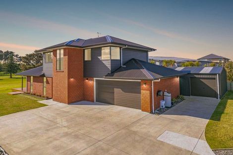 Photo of property in 31 Golf Vue Place, Castlecliff, Whanganui, 4501