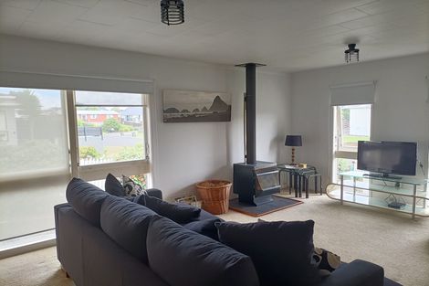 Photo of property in 7 Oleander Place, Bell Block, New Plymouth, 4312