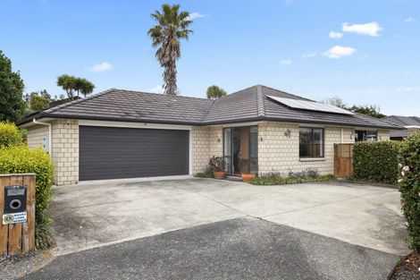 Photo of property in 25 Ripple Grove, Waiuku, 2123