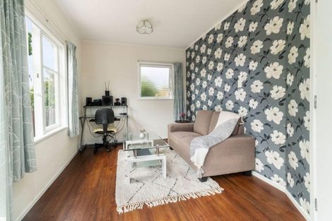 Photo of property in 55 Graham Avenue, Te Atatu Peninsula, Auckland, 0610