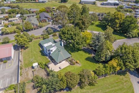 Photo of property in 13 Avoca Place, Darfield, 7510