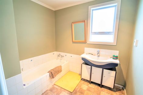 Photo of property in 37 Queen Street, Otautau, 9610