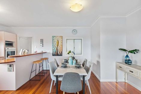 Photo of property in 32 Lewis Road, Pakuranga, Auckland, 2010