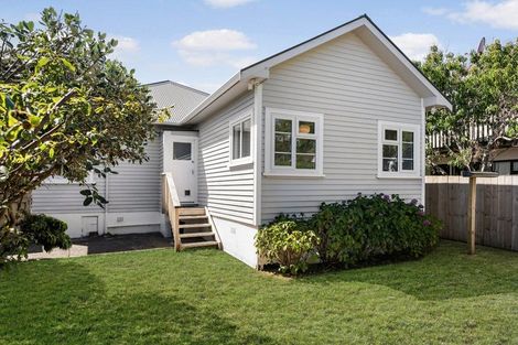 Photo of property in 534 Broadway, Strathmore Park, Wellington, 6022