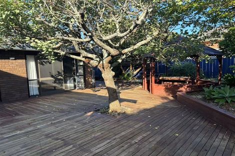 Photo of property in 7 Kallaroo Place, Botany Downs, Auckland, 2010