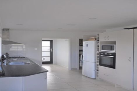 Photo of property in 41 Farquhar Road, Glendene, Auckland, 0602