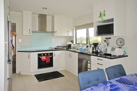 Photo of property in 25 Jay Court, Botany Downs, Auckland, 2010
