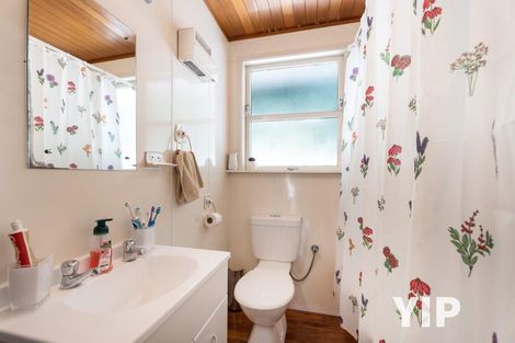 Photo of property in 74 Newlands Road, Newlands, Wellington, 6037