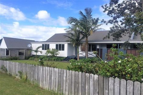 Photo of property in 1 Gosford Drive, Botany Downs, Auckland, 2010